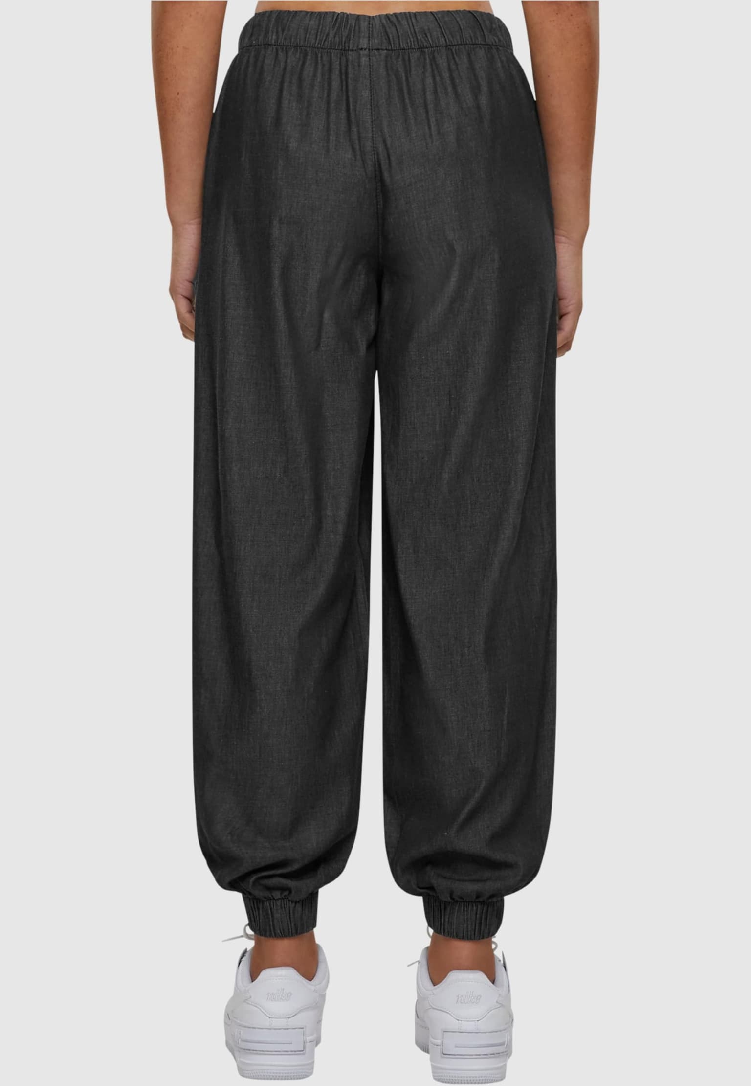 Urban Classics Ladies Light Denim Jogpants – Bild 2