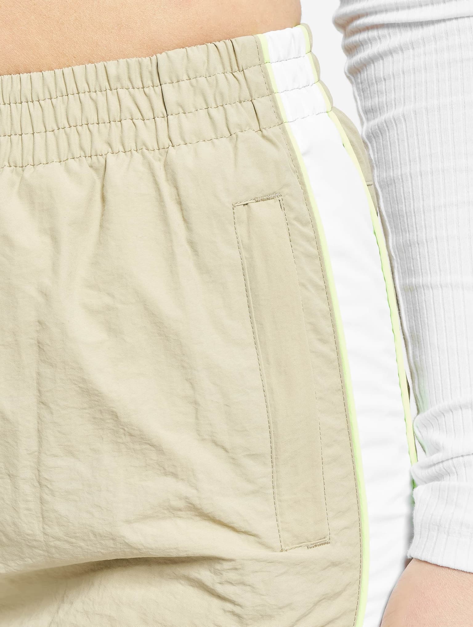 Urban Classics Ladies Piped Track Pants – Bild 4