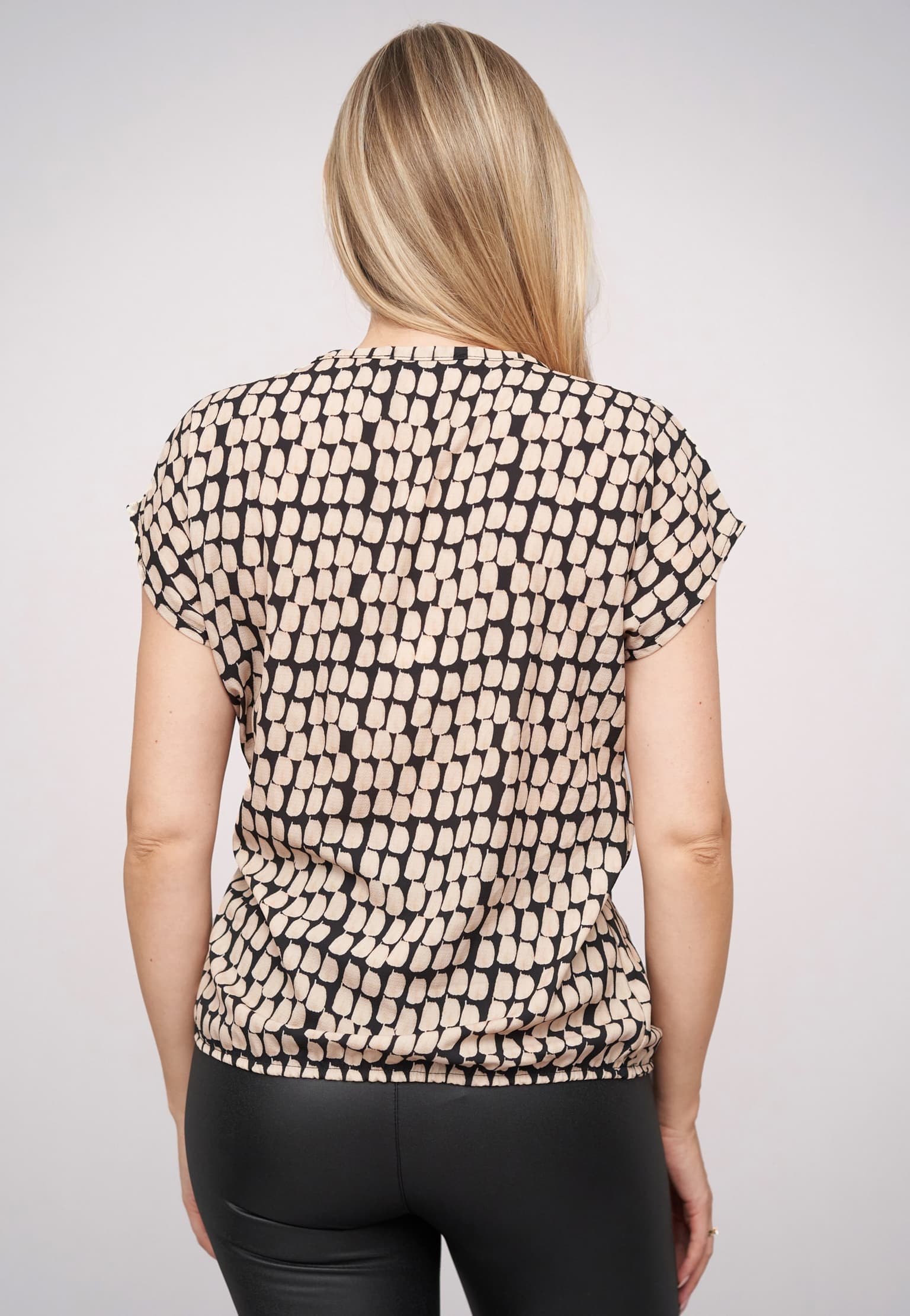 Cloud5ive Blouse Top with elastic hem and animal print – Bild 2