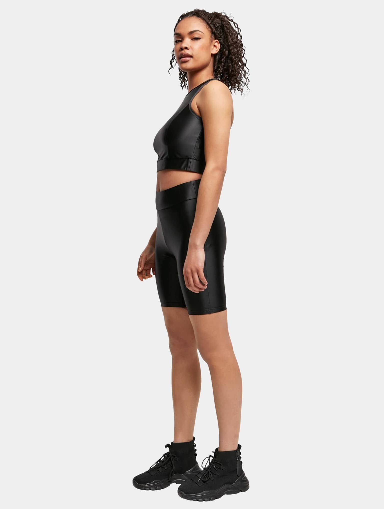 Urban Classics Ladies Highwaist Shiny Metallic Cycle Short – Bild 4