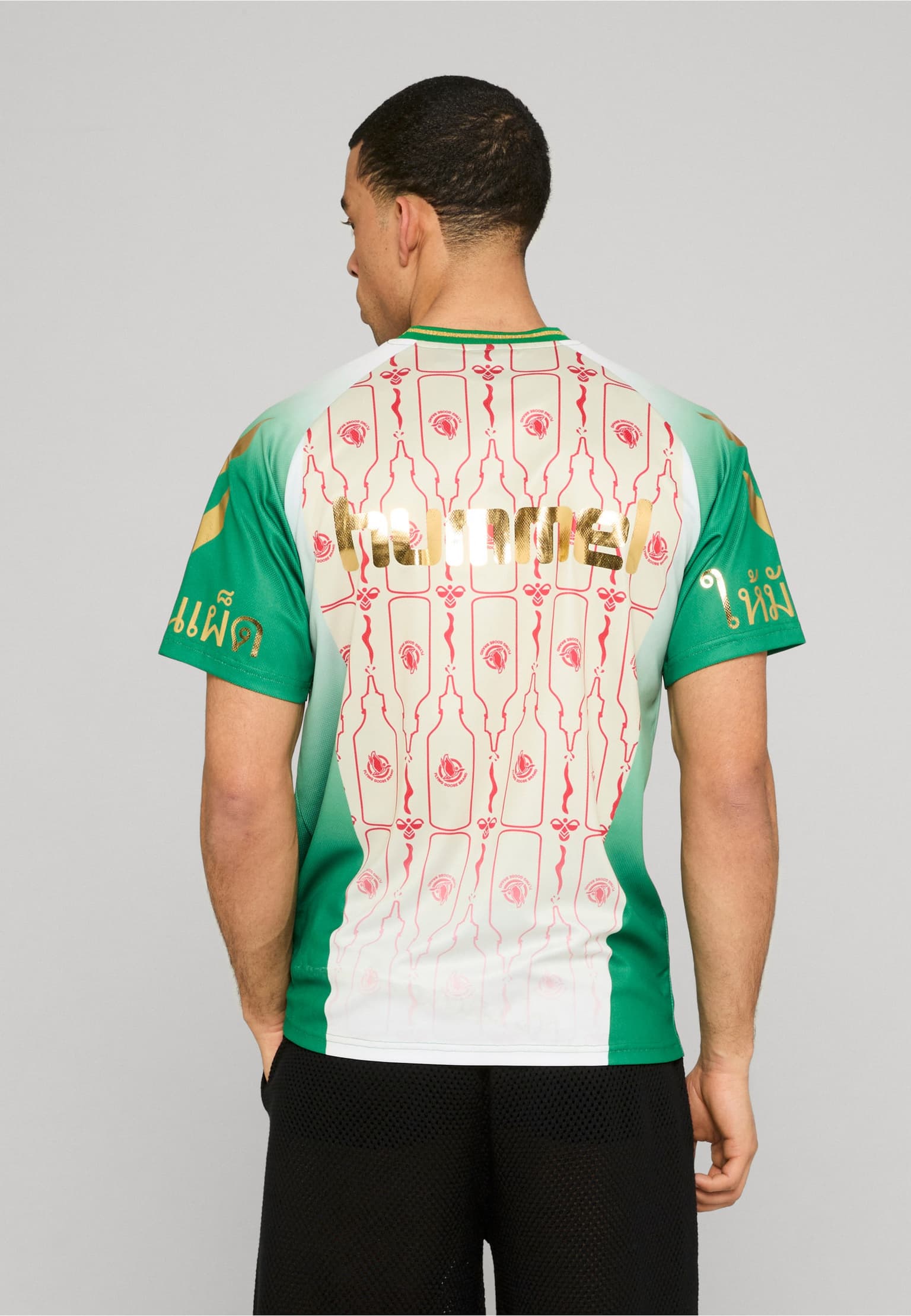Sriracha x Hummel Loose Trikot T-Shirt – Bild 2