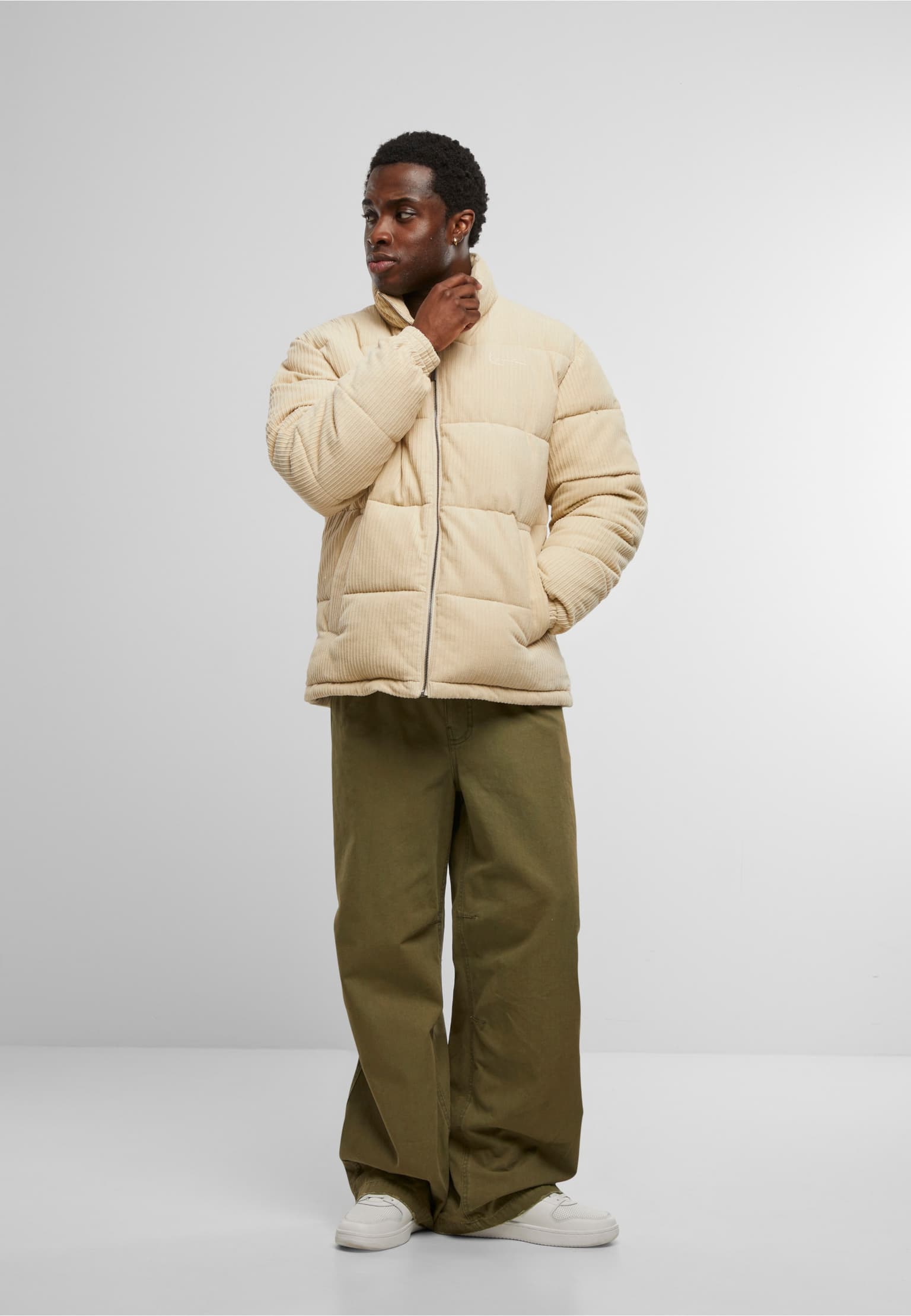 Karl Kani Signature Corduroy Puffer Jacket – Bild 3