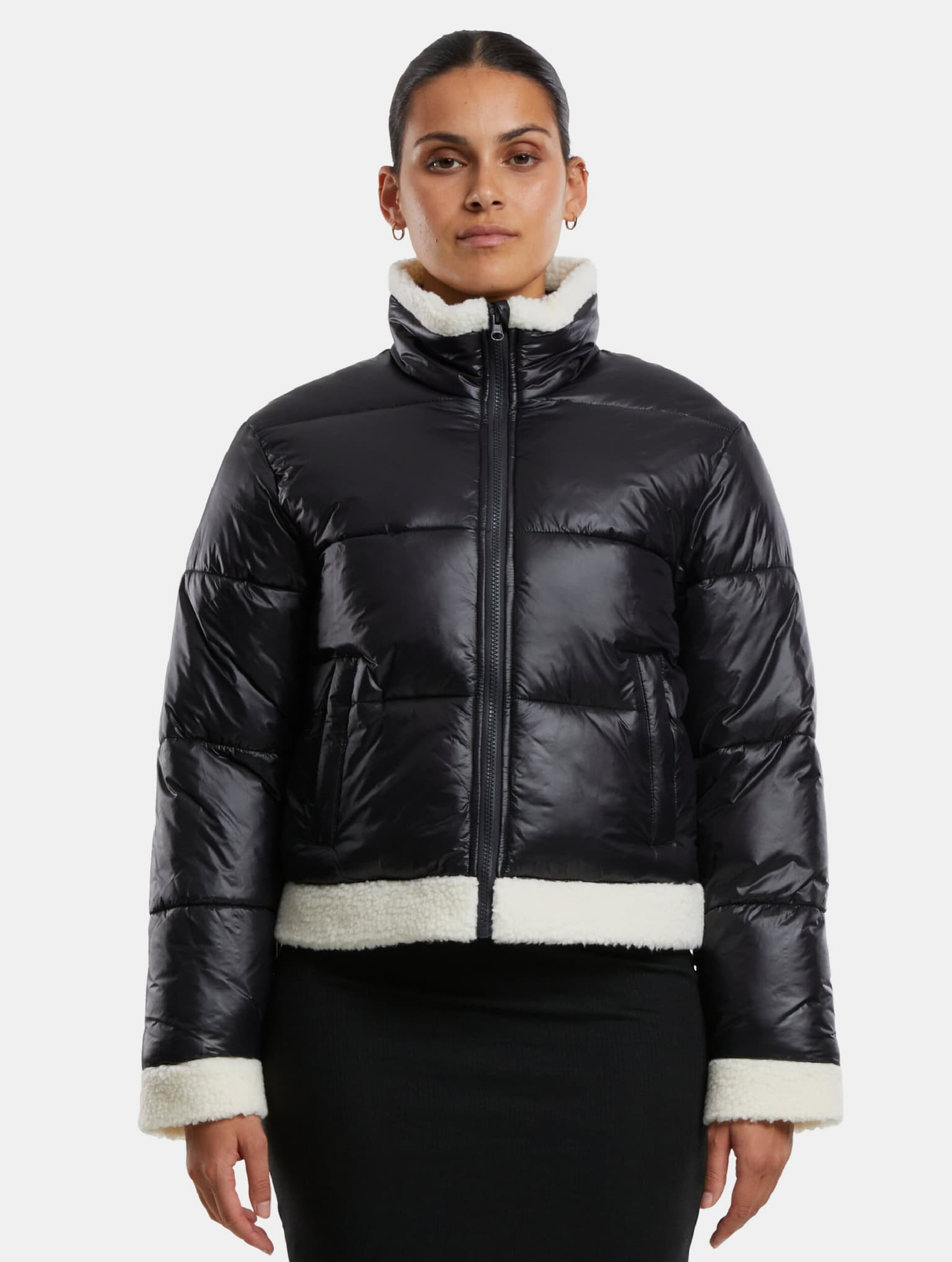 Urban Classics Ladies Essentials Shiny Puffer Sherpa Jacket – Bild 3