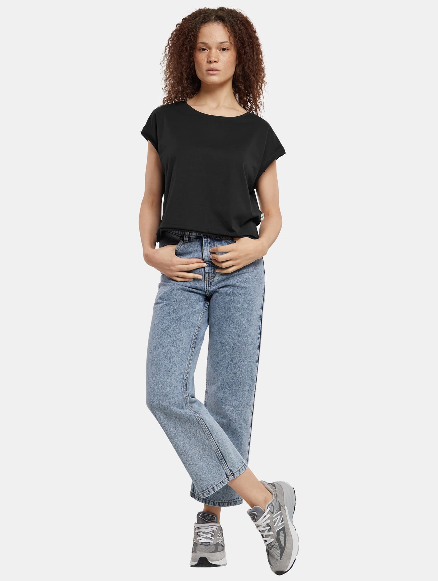 Urban Classics Ladies Essentials Open Edge Tee – Bild 3