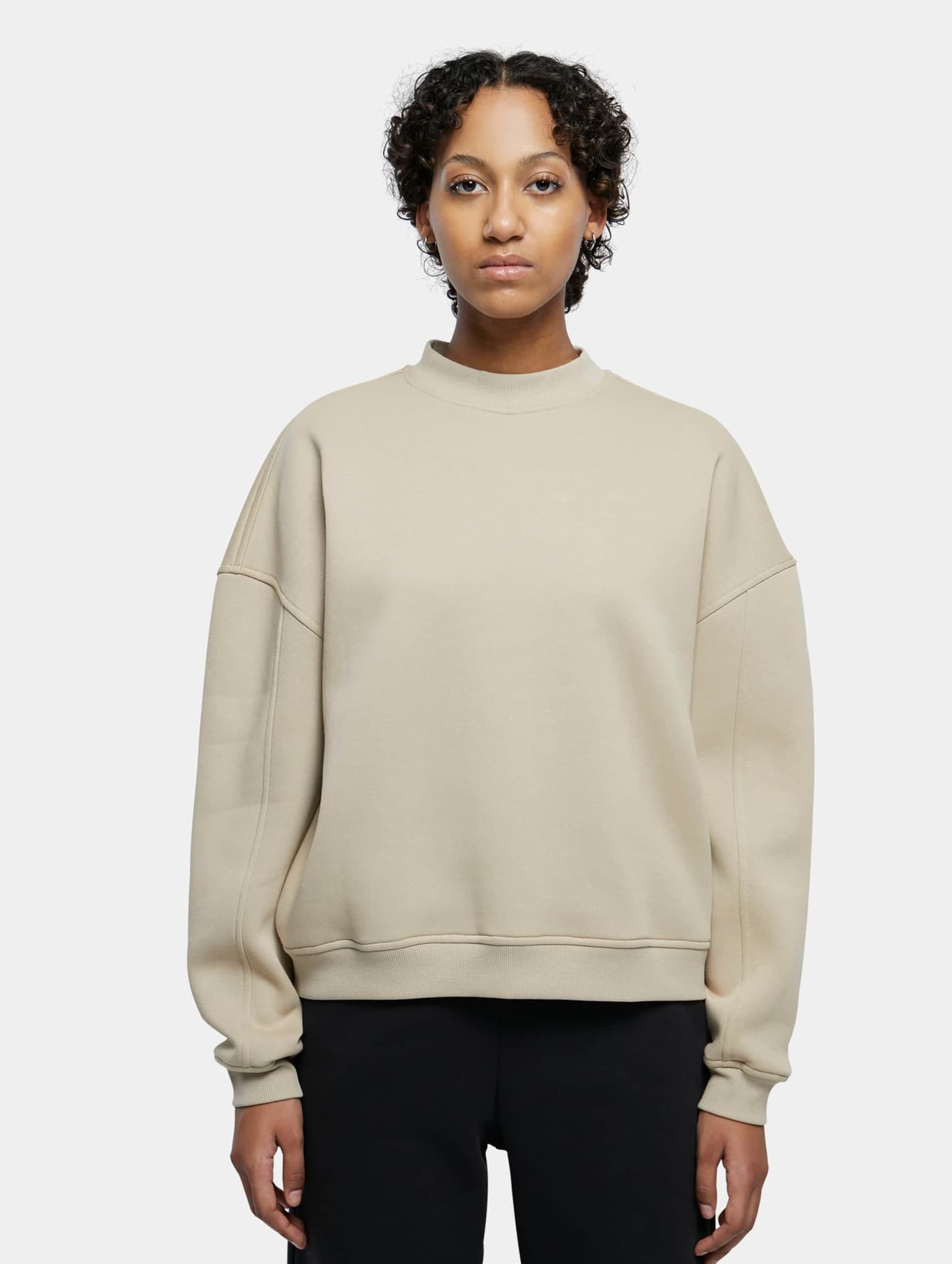 Urban Classics Ladies Oversized Essentials Crewneck – Bild 3