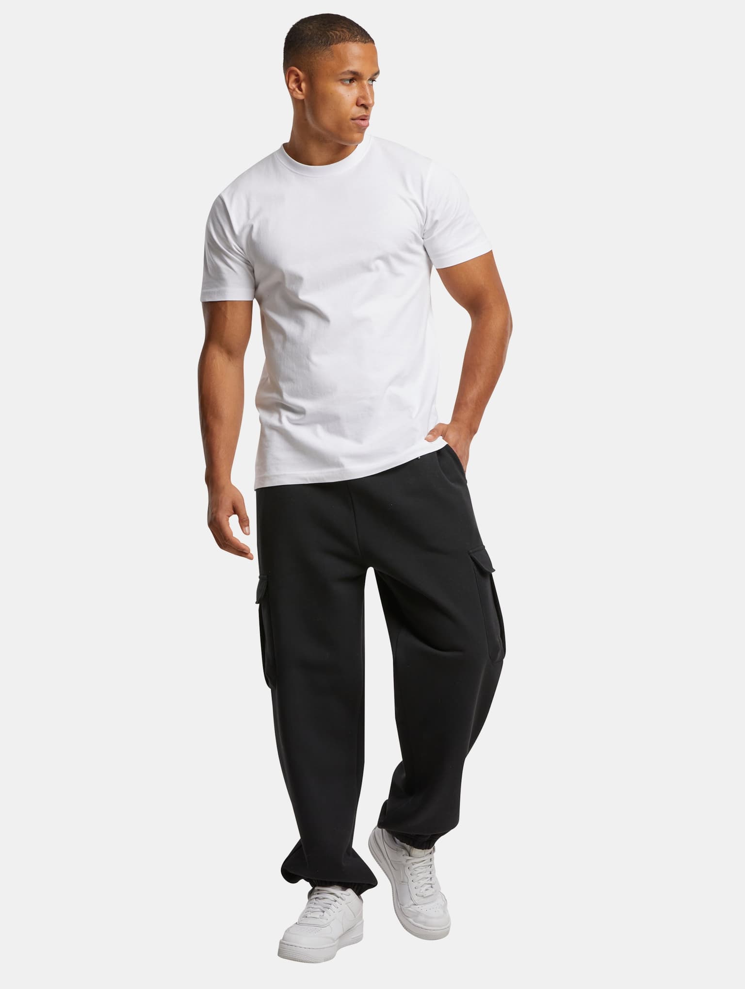 Urban Classics 90‘s Cargo Sweatpants – Bild 4