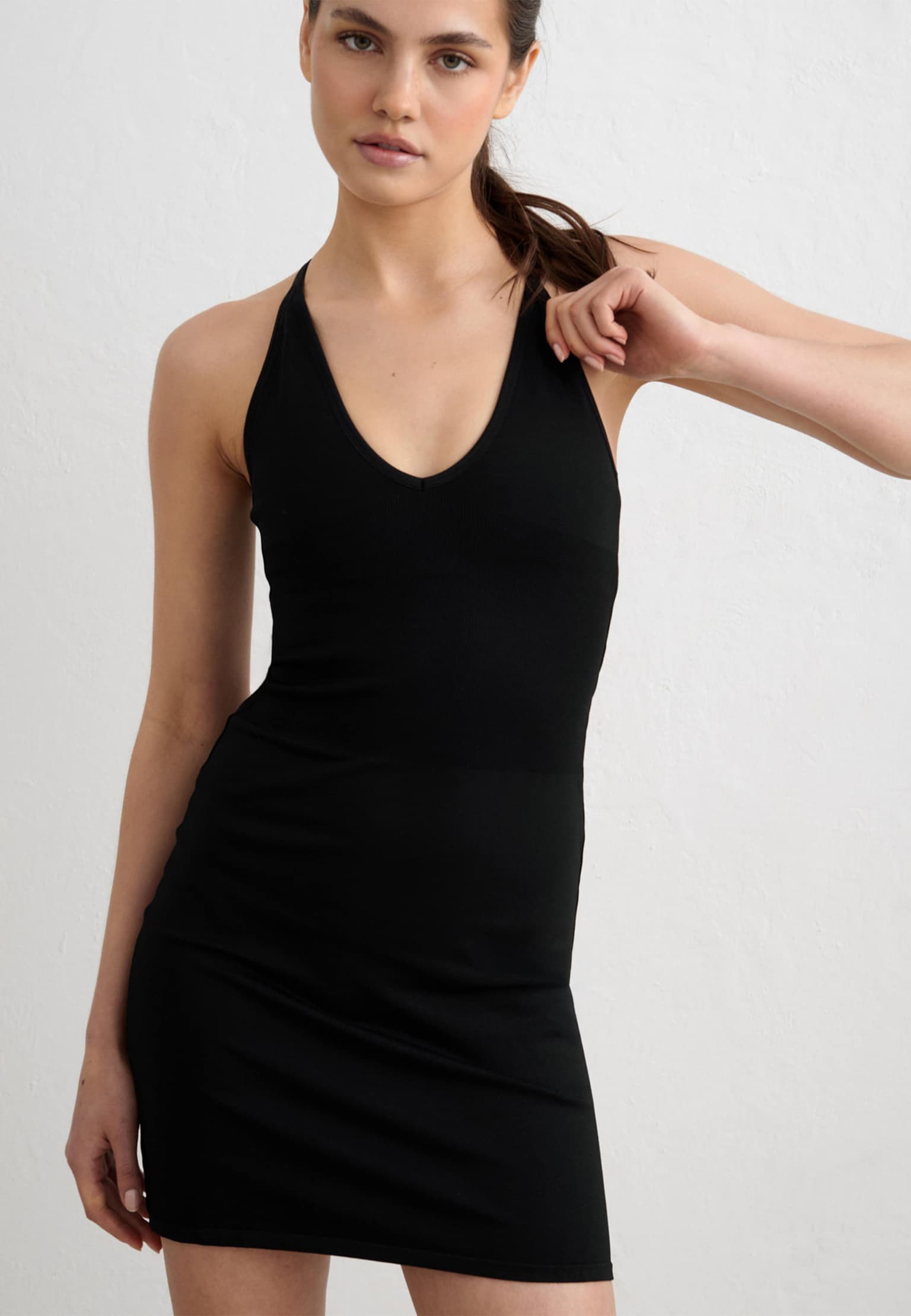 aimn Shape Seamless Deep Cut Dress – Bild 4