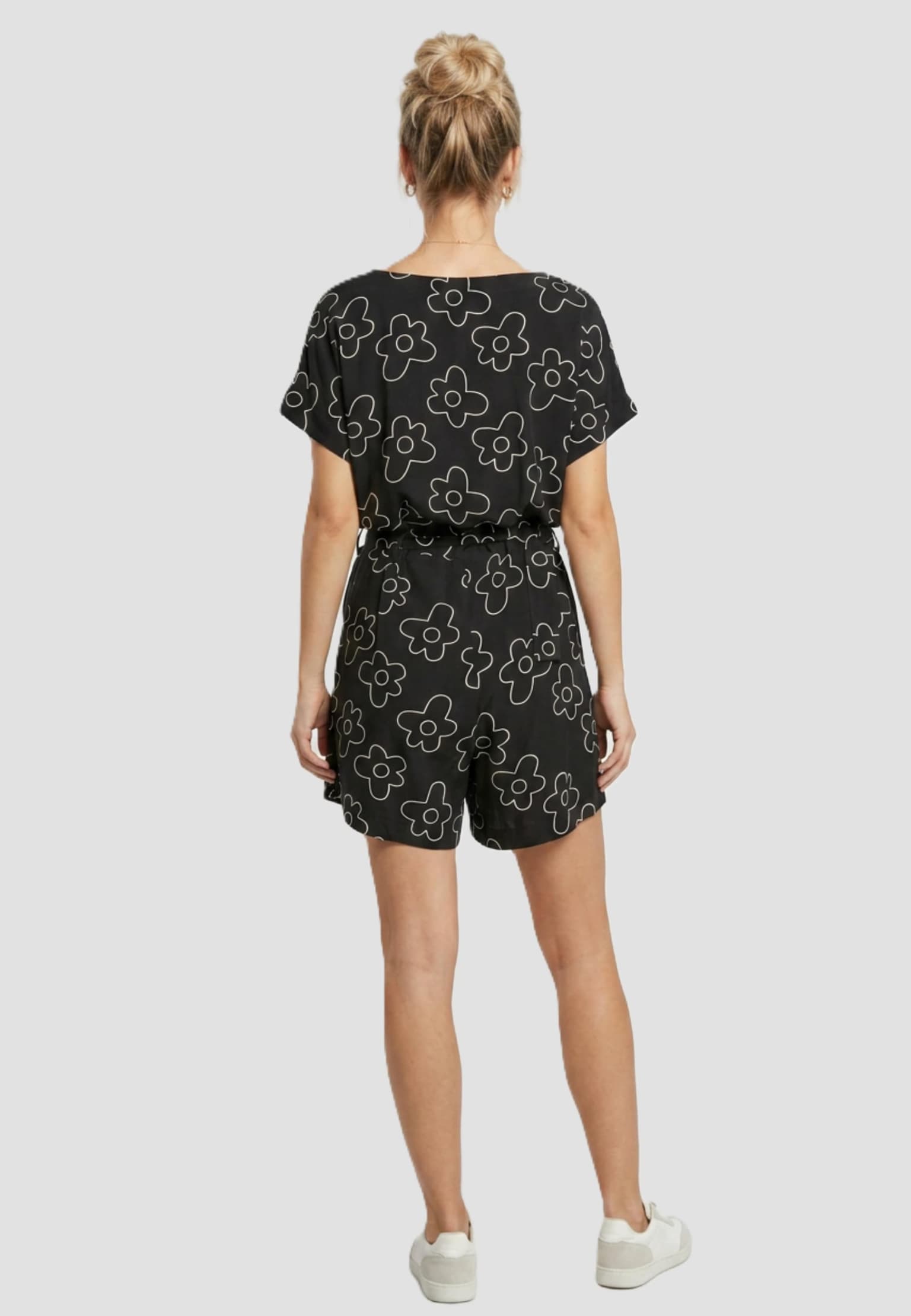Urban Classics Ladies Short Viscose Belt Jumpsuit – Bild 2