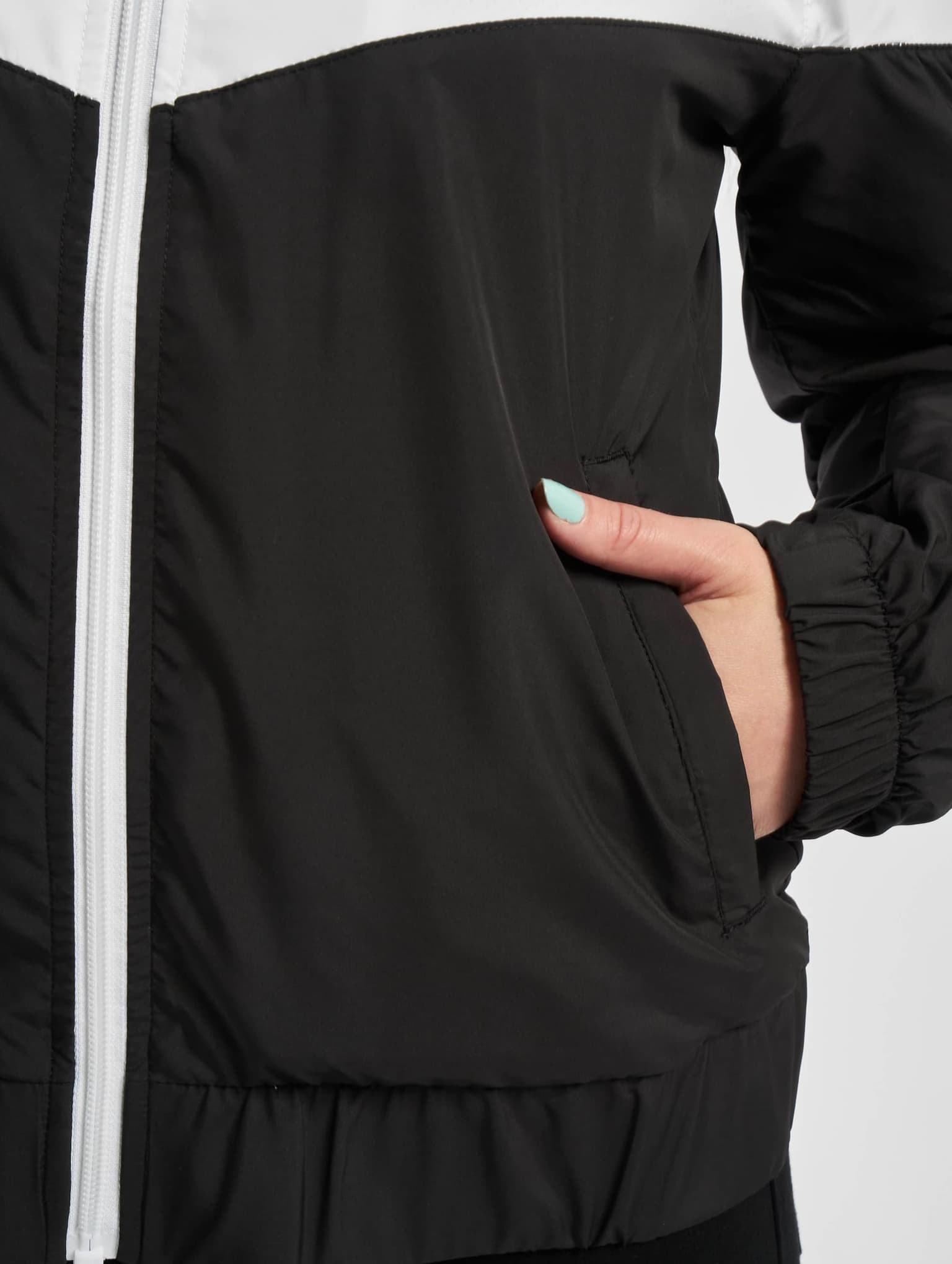Urban Classics Ladies Arrow Windbreaker – Bild 4