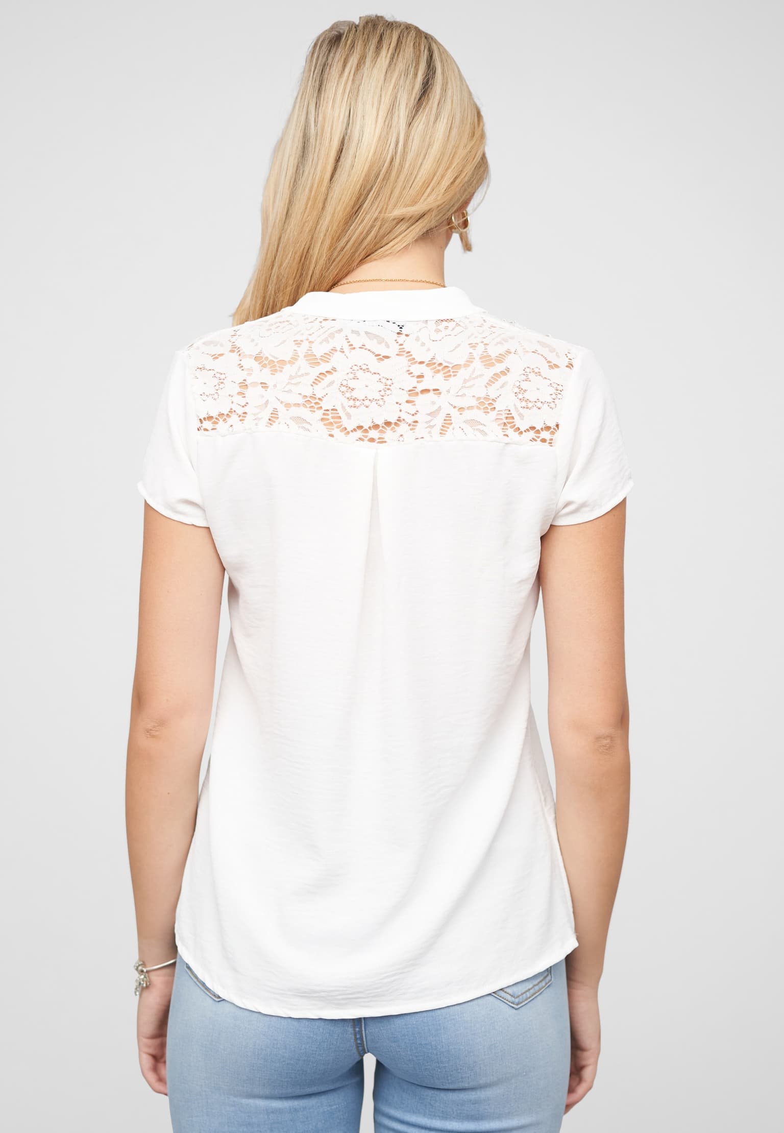 Cloud5ive Musselin Shirt V-Neck mit Deko Knopfleiste und Spitze – Bild 2