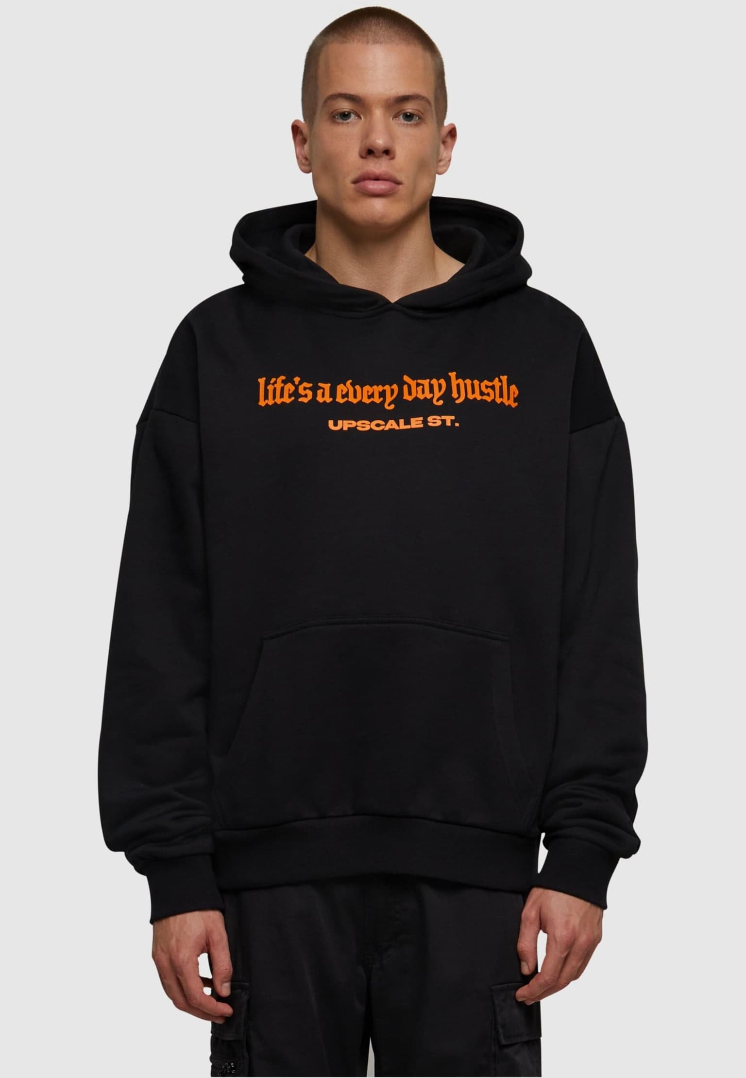 Mister Tee Upscale Hustle Ultra Heavy Oversize Hoodie – Bild 2
