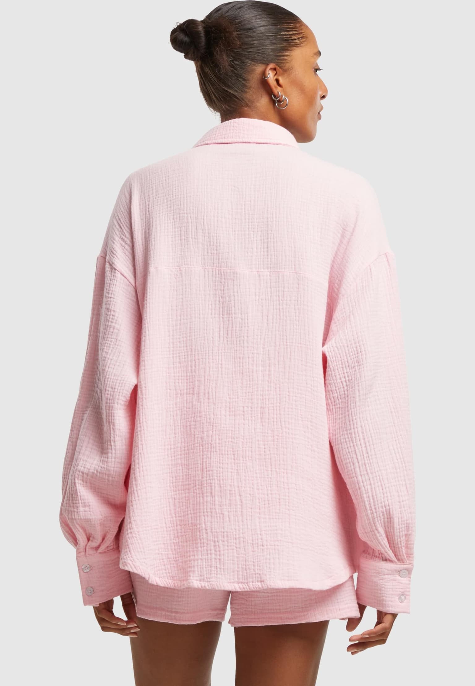 Urban Classics Ladies Oversized Musselin Blouse – Bild 2