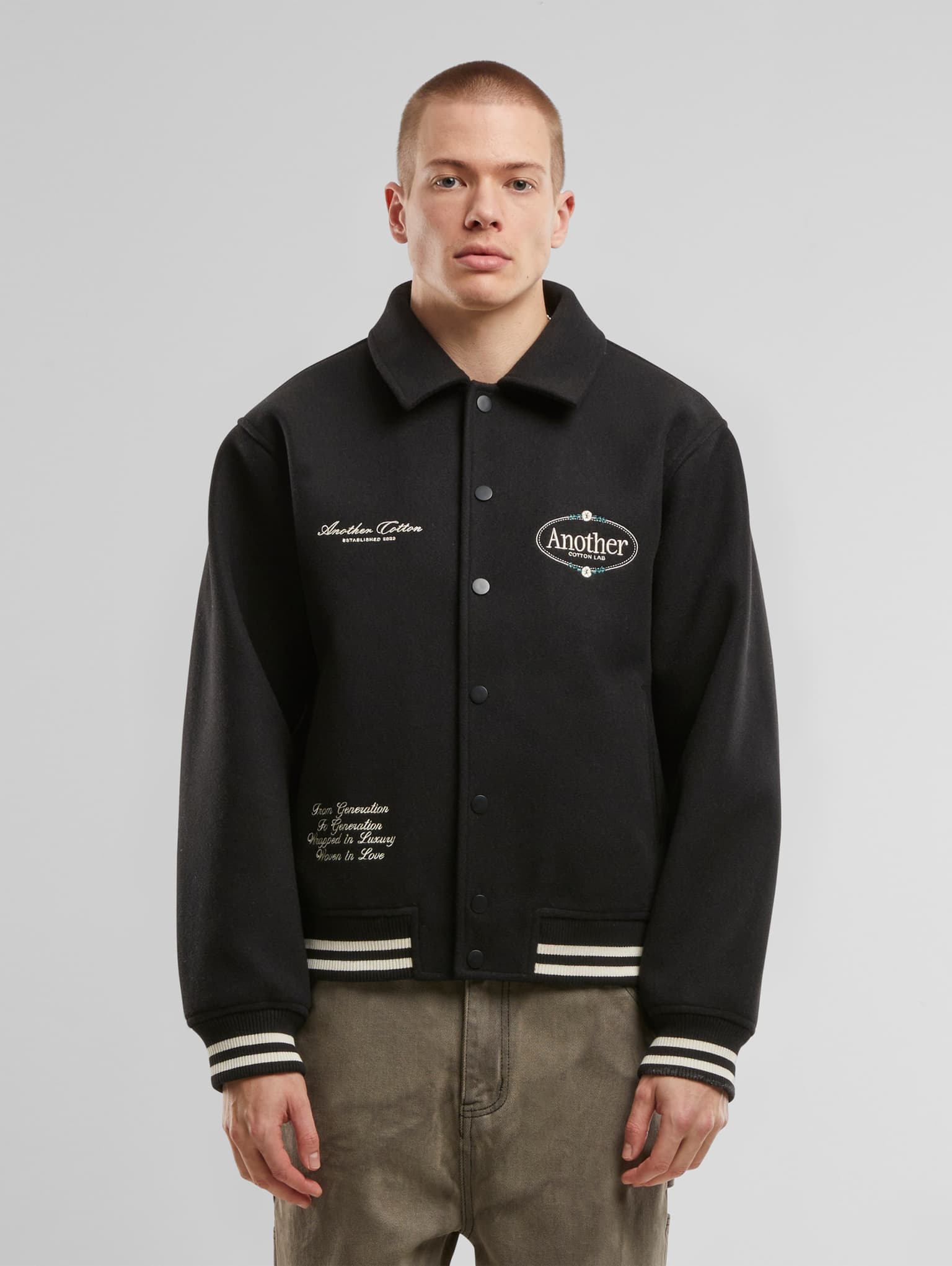 Another Cotton Lab Chest Logo College Jacke – Bild 4