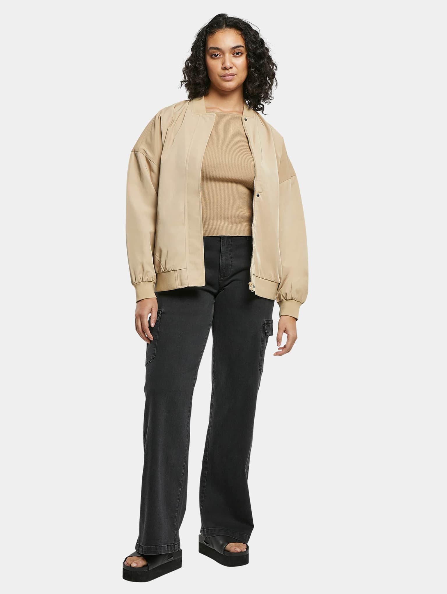 Urban Classics Ladies Essentials Oversized Light Bomber Jacket – Bild 4