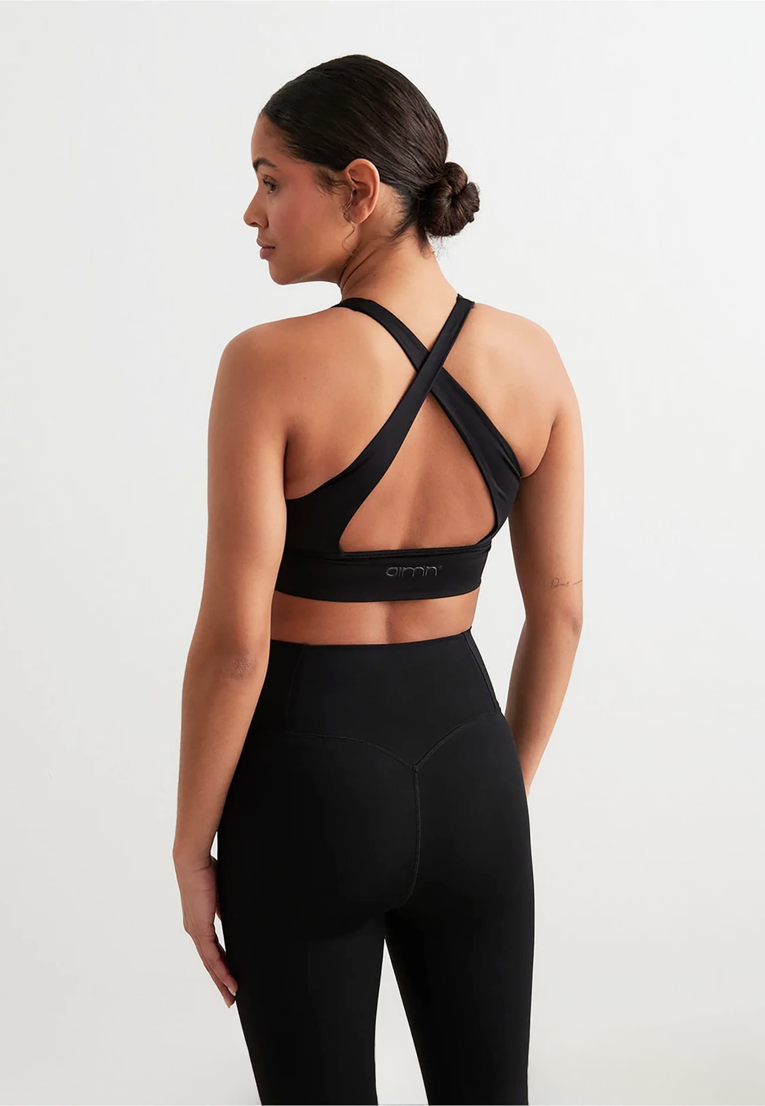 aimn Sculpting Crossed Back Bra – Bild 2