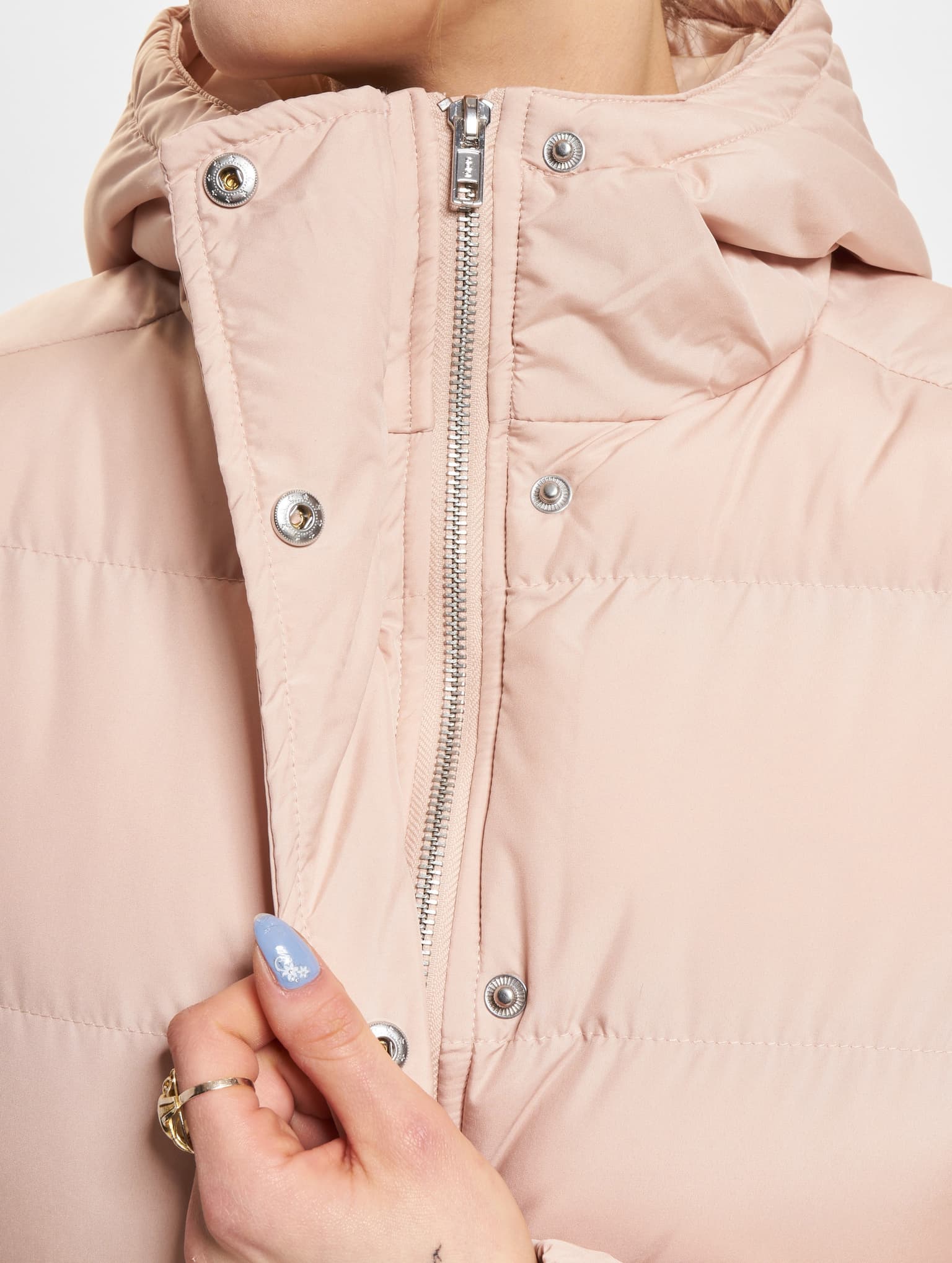 Urban Classics Ladies Hooded Puffer Jacket – Bild 4