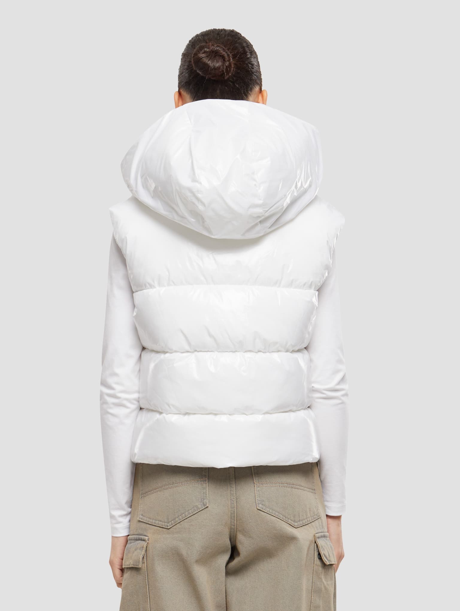 Urban Classics Ladies Essentials Shiny Puffer Vest with Hood – Bild 2