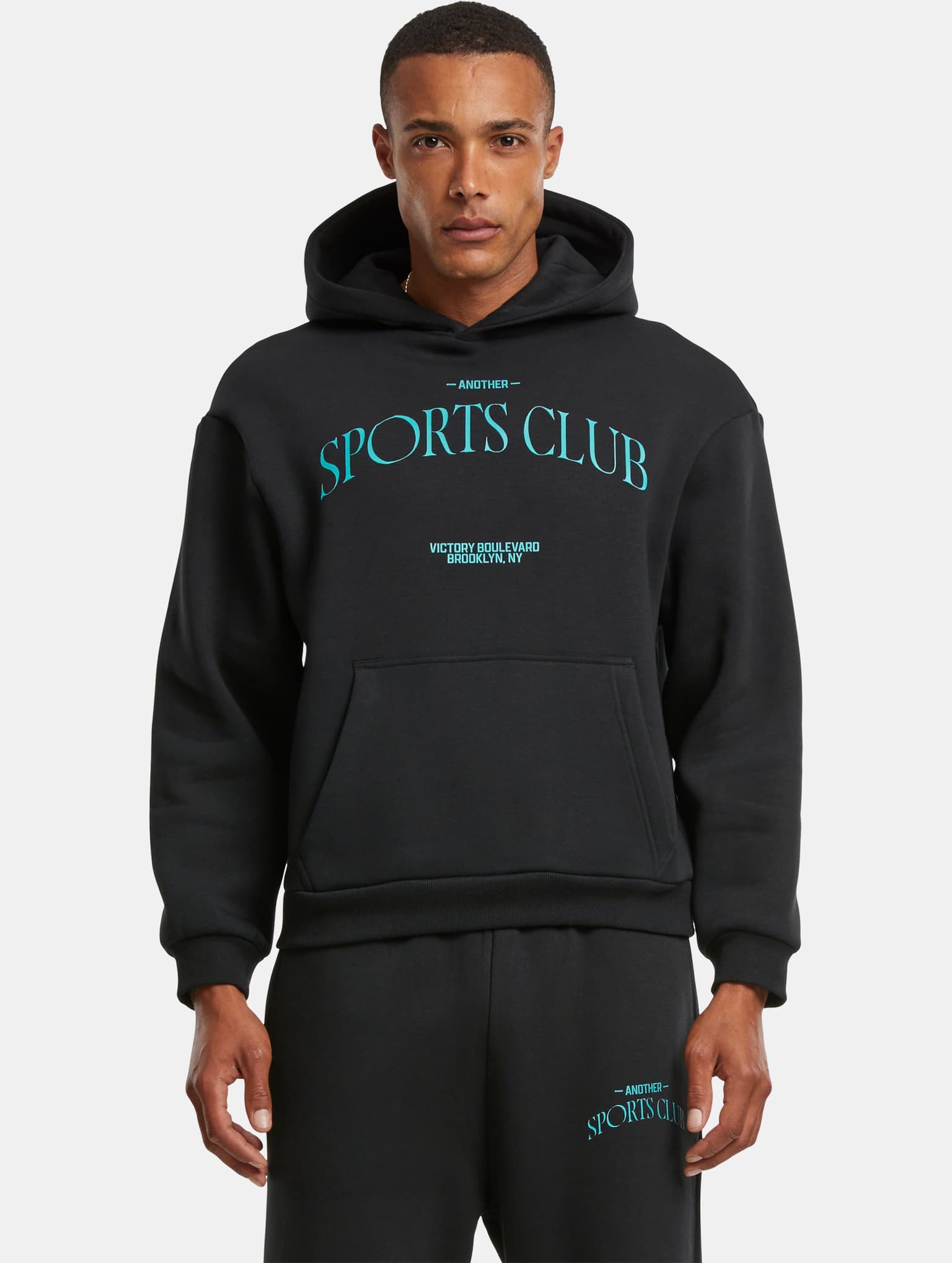 Mister Tee Upscale Another Sports Club Fluffy Hoody – Bild 3