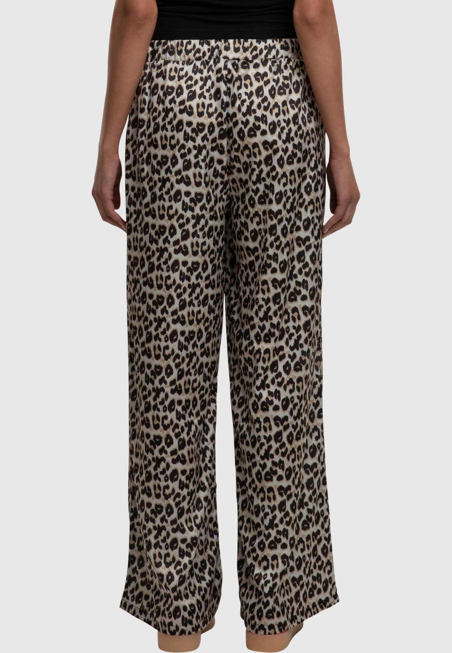 Urban Classics Ladies Leo Resort Pants – Bild 2