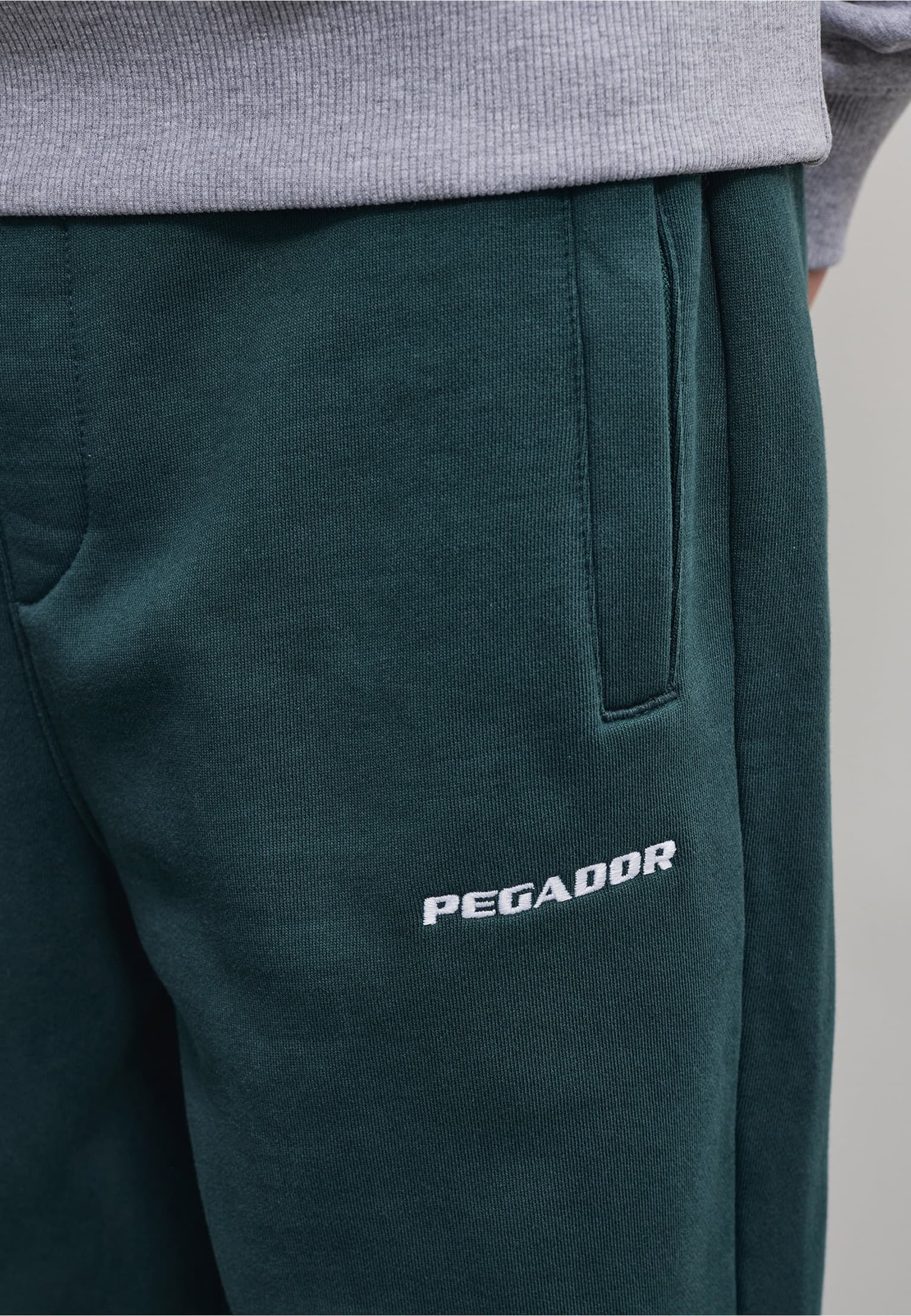 PEGADOR Logo Loose Sweatpants – Bild 4