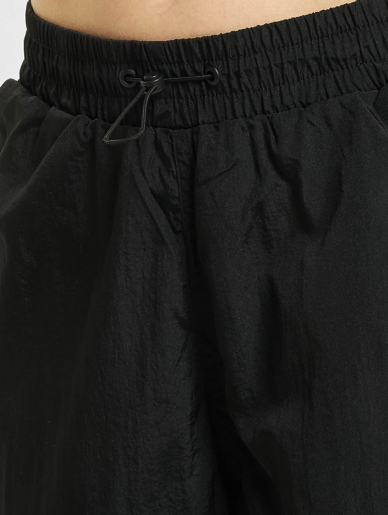 Urban Classics Ladies Shiny Crinkle Nylon Zip Pants – Bild 4