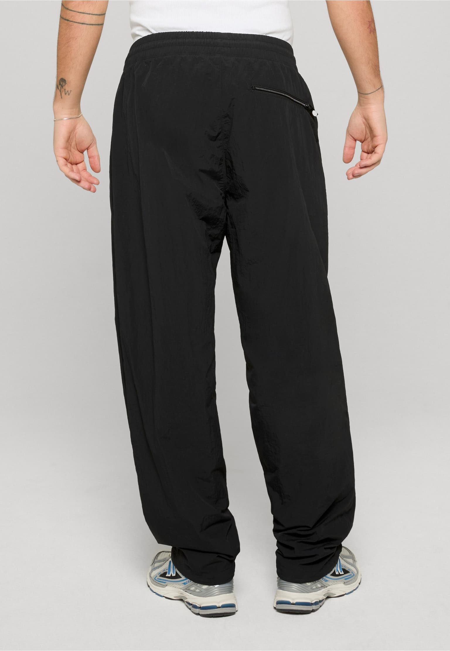 UNFAIR ATHLETICS Curved Crushed Nylon Trackpants – Bild 2